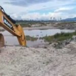 Tidak Sesuai Mekanisme UU Minerba, Aktivitas Penambangan Emas di Lokasi WPR dan IPR Gunakan Excavator di Desa Beringin Kapuas Hulu, Diduga Libatkan Sejumlah Bos Tambang. InShot_20250919_145443208