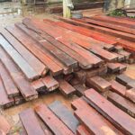 Truk Tanpa Plat Bawa Kayu Belian Masuk Kubu Raya